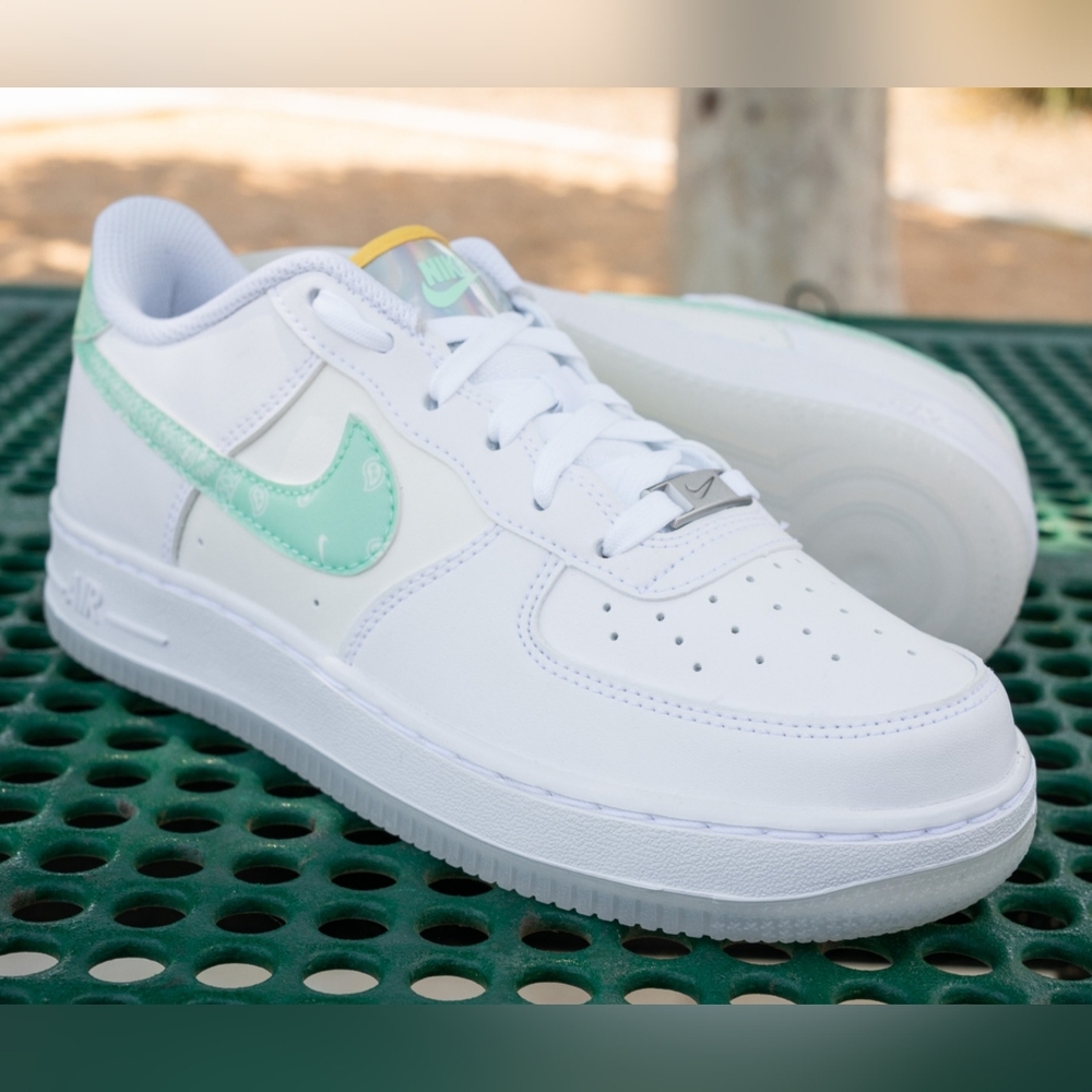 Nike Air Force1 LV8 "BANDANA/HOLOGRAM" Women US SIZE 8.5 New In Box